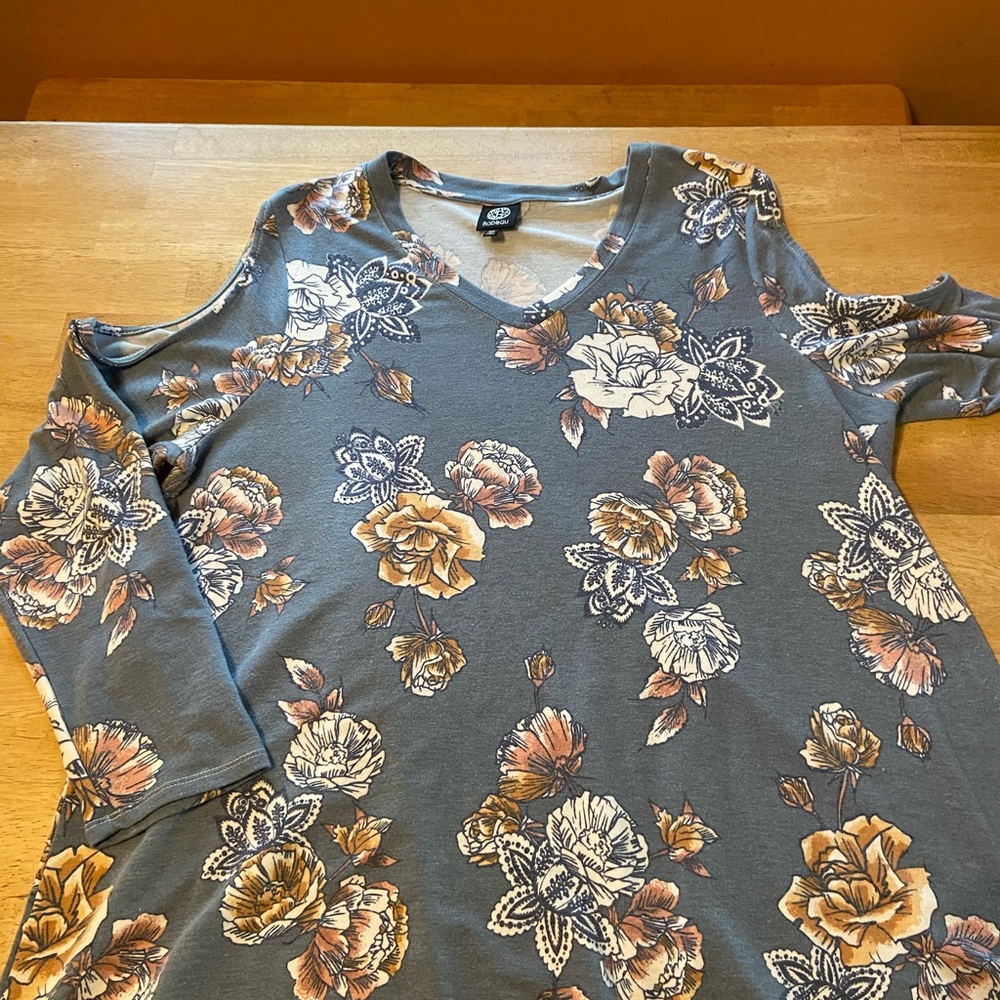 Cutout shoulder top